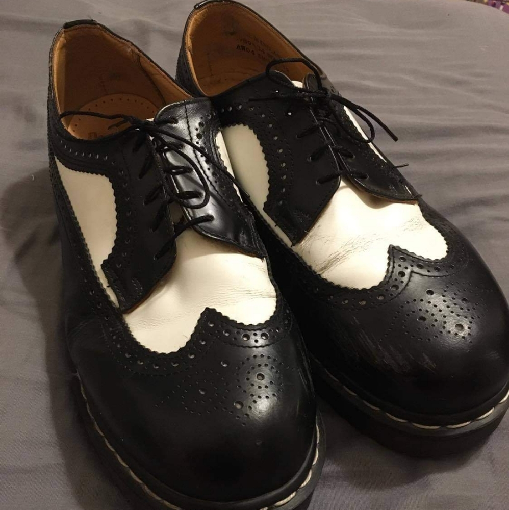 Dr. Martens Brogue Oxford